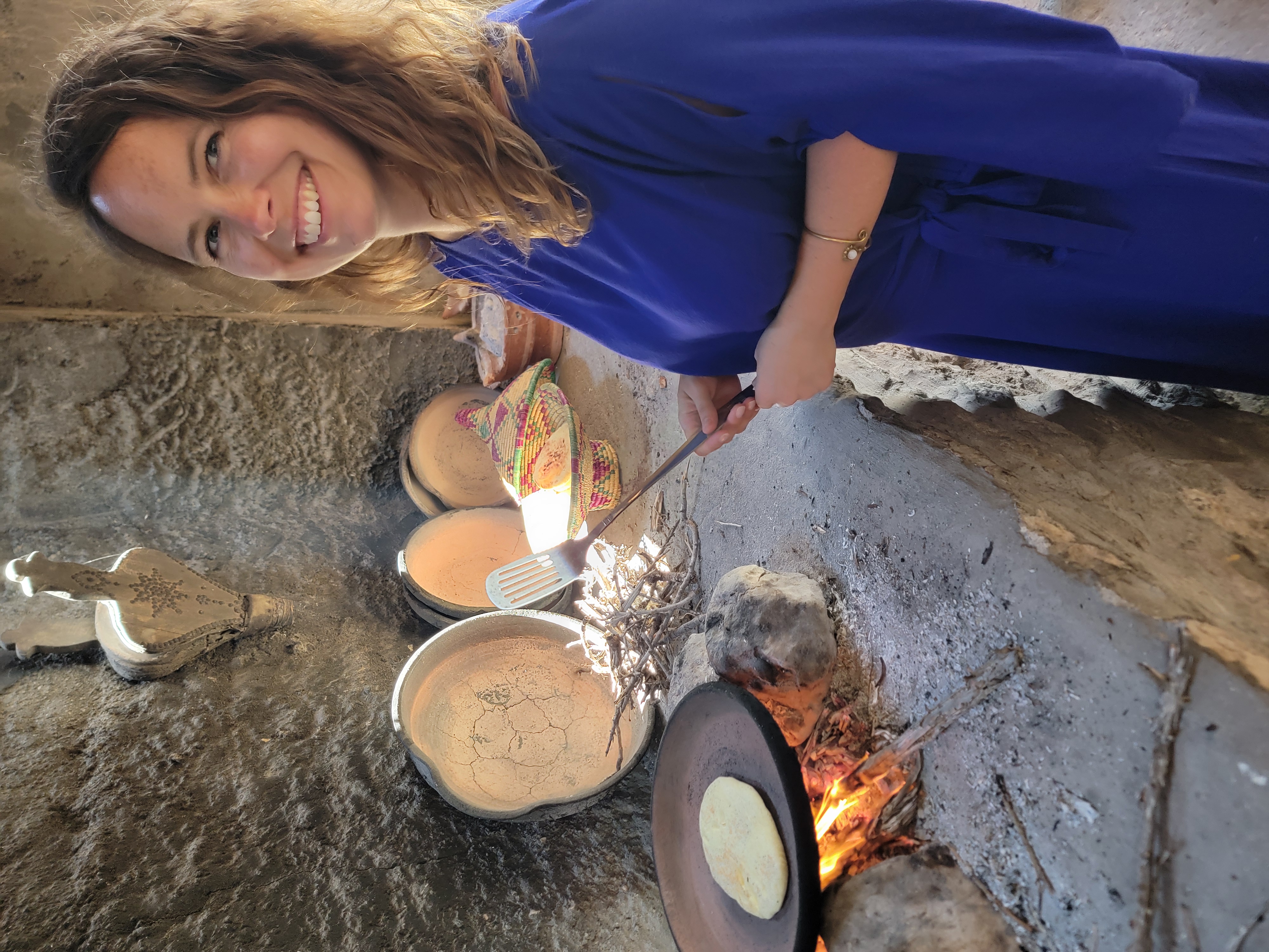 Cuisson du pain à l'ancienne aux côtés d'une entrepreneure